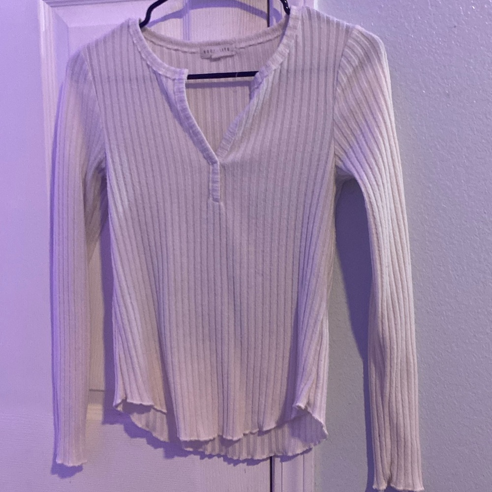 White V neck woman long sleeve